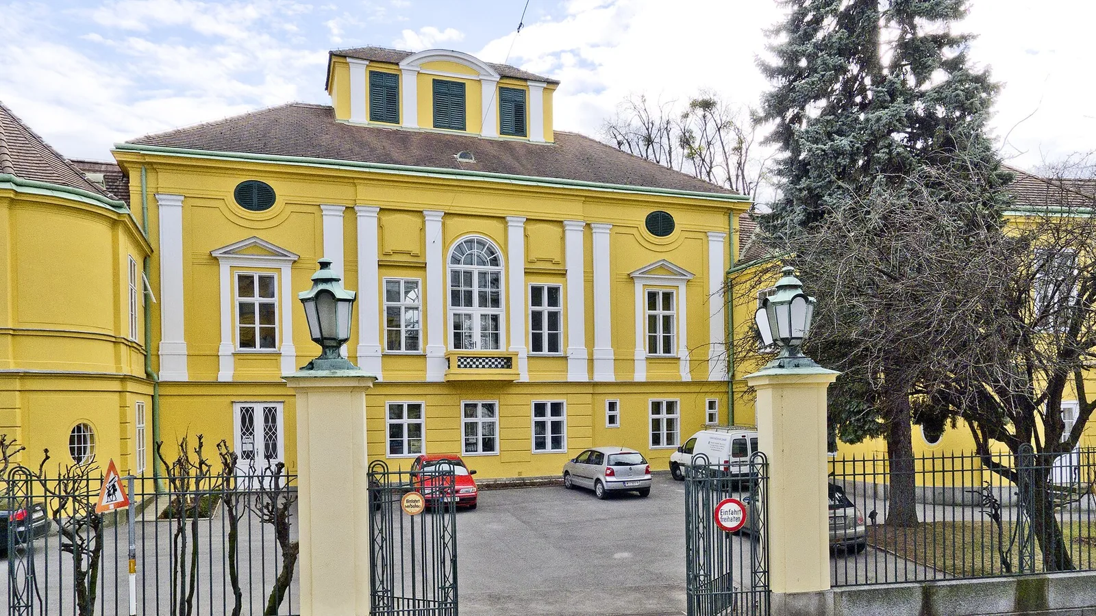 Lauder Business School campus